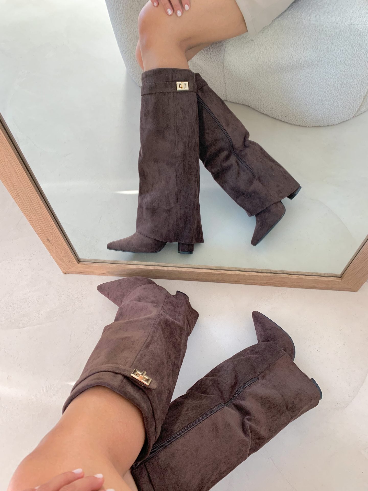 Mocha Luxe - Bottes Veganes Hautes en Suédine